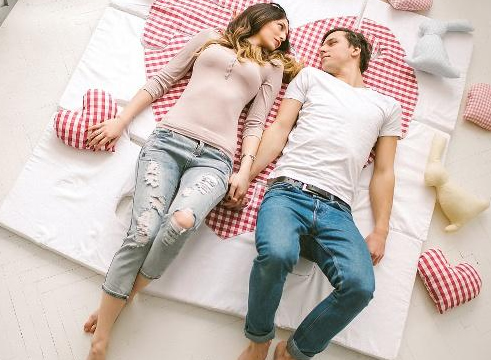 婚姻走下坡路的信号，是从两人无话可说开始