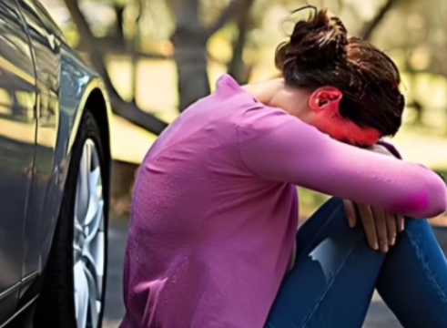 女人在遭遇背叛后别急离婚，用好法则就够了