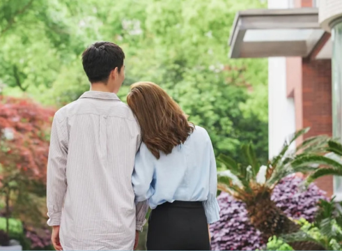 该去引导这段感情健康发展或该彻底放手消失