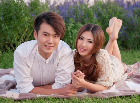 丈夫和女同事私奔，回归后又联系，该离婚吗