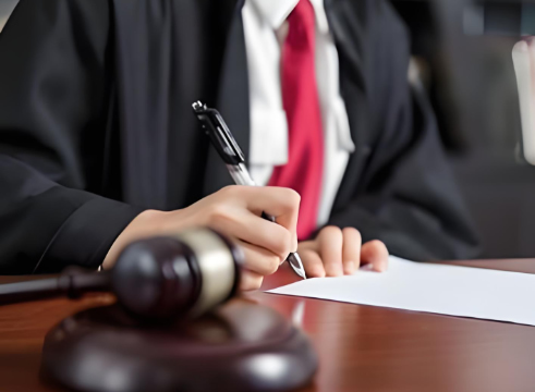 婚外情离婚赔偿包括两个方面？能起诉小三吗