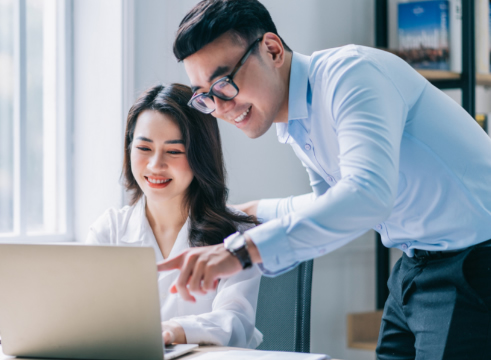 说到办公室恋情这事儿，一听就透着点神秘感