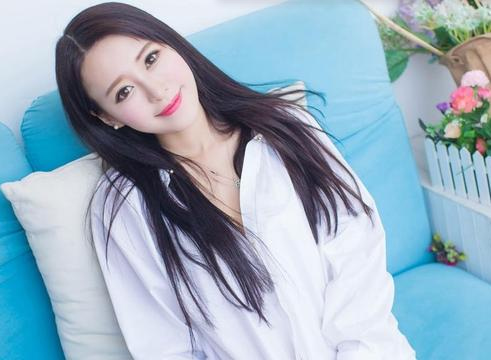 细腻的女人心里装着一个人时，不会大肆张扬